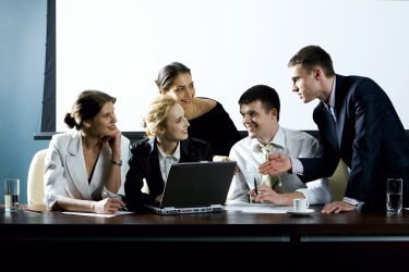 Propagácia firmy Marketingový tím diskutuje propagáciu firmy